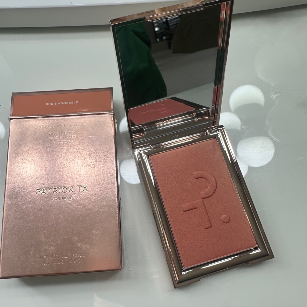 NEW - Patrick Ta Monochrome Moment Velvet Blush in She's Adorable